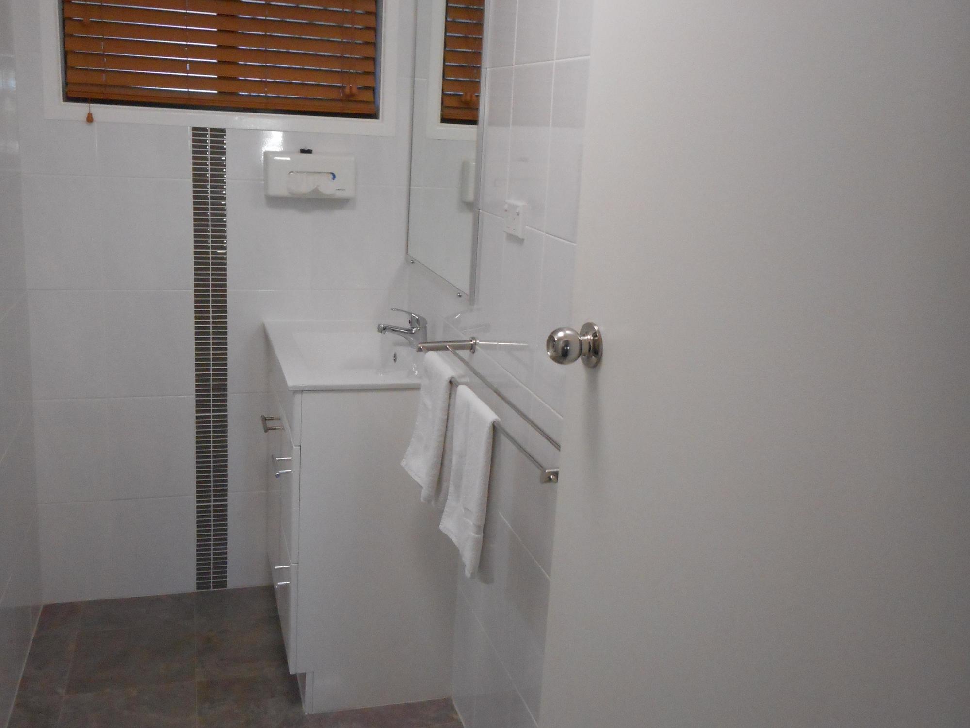 Hervey Bay Colonial Lodge Torquay Экстерьер фото