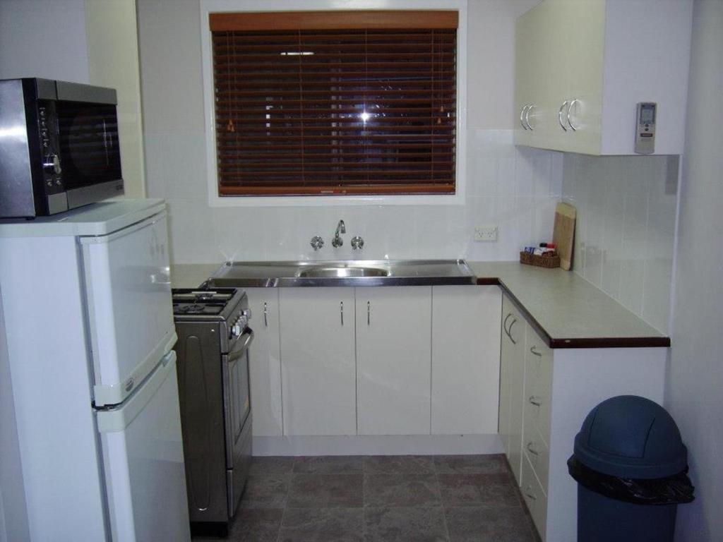 Hervey Bay Colonial Lodge Torquay Экстерьер фото
