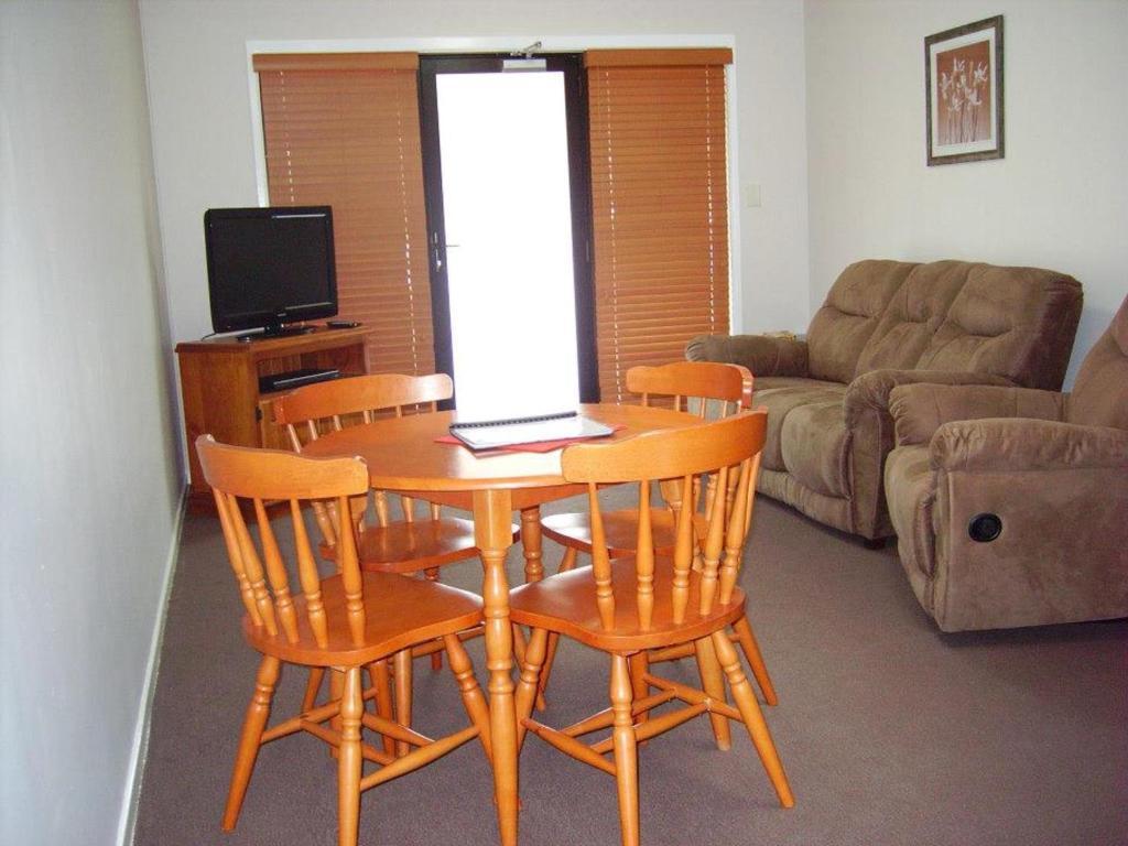 Hervey Bay Colonial Lodge Torquay Экстерьер фото