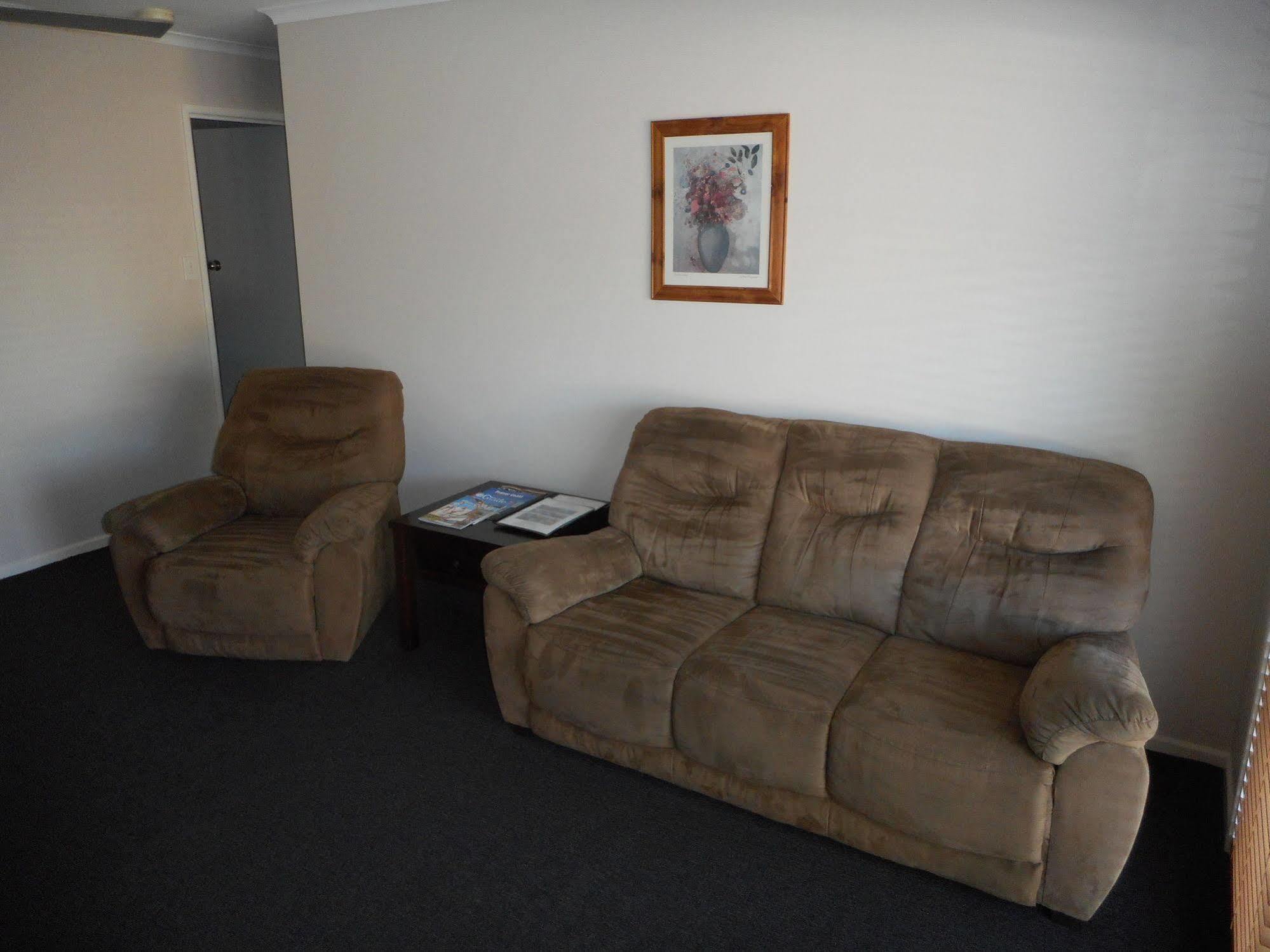 Hervey Bay Colonial Lodge Torquay Экстерьер фото