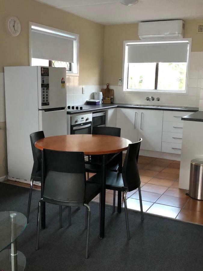 Hervey Bay Colonial Lodge Torquay Экстерьер фото
